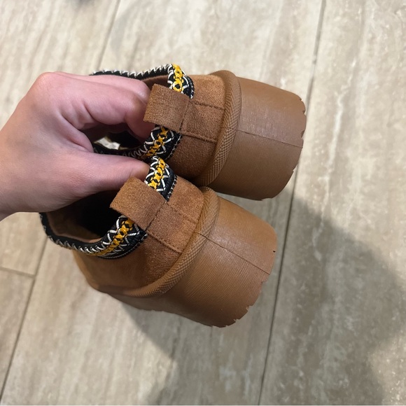 Mudd Tasman Platform chunky faux suede Tan Slippers shoes Size 9 cozycore preppy - Picture 7 of 8